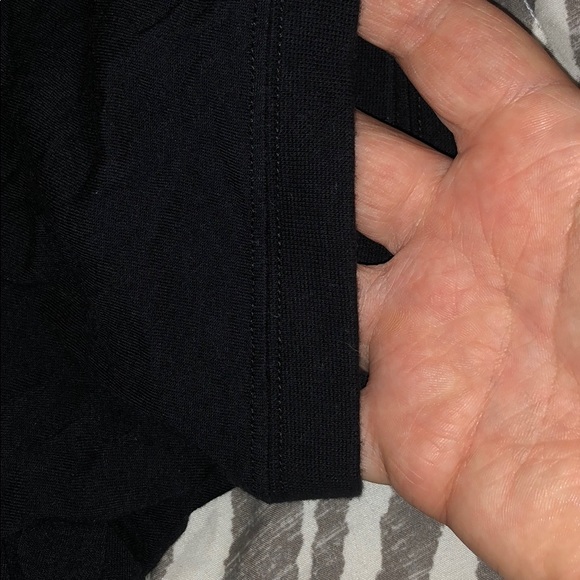 Basic black tee - Picture 4 of 4